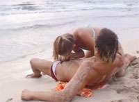 Super Geile Blondine Gibt Blowjob am Strand